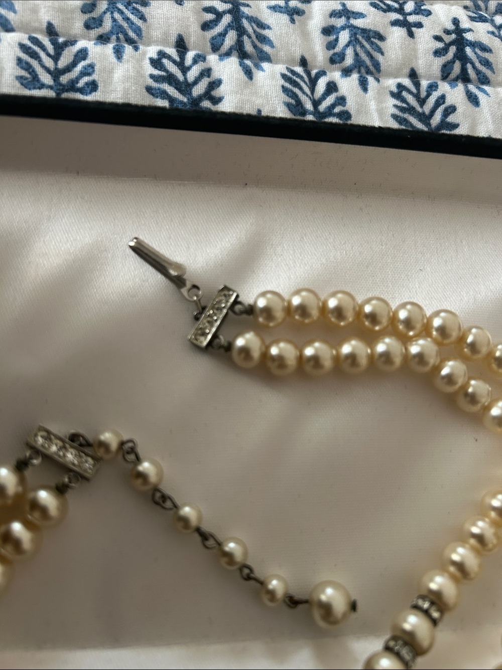 Pearl Choker Necklace - Picture 4 of 5